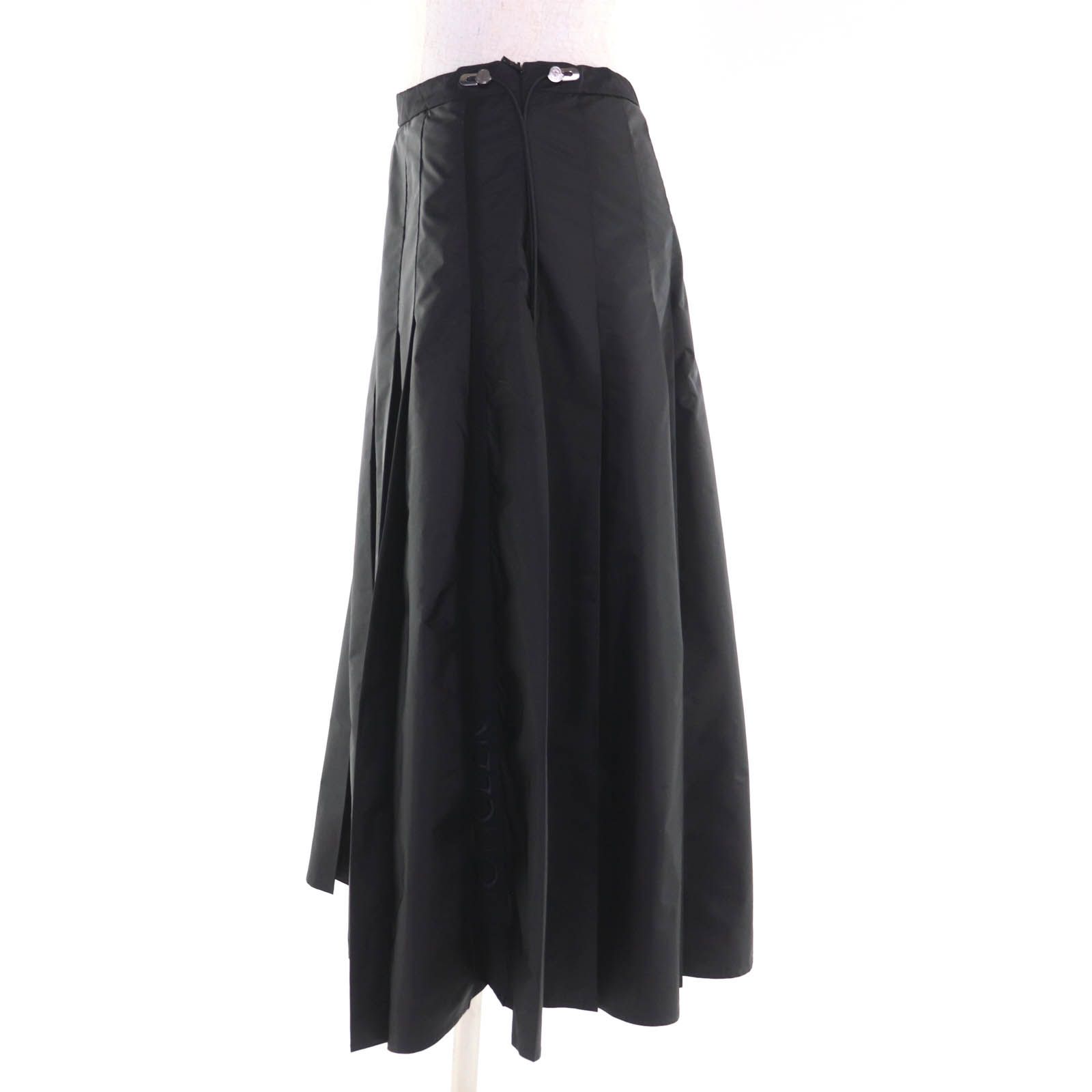MONCLER モンクレール 製 GONNA ロゴ刺繍 ナイロン ロングプリーツスカート ブラック 40 イタリア製 レディース