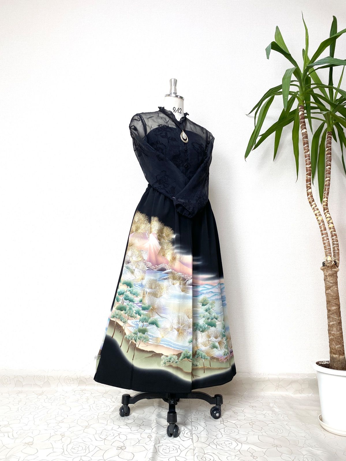 大人 セレブ着物スカートフリーサイズ1点物黒留袖着物リメイクウエストゴムロングスカートフリーサイズ みハンドメイドNO.6025