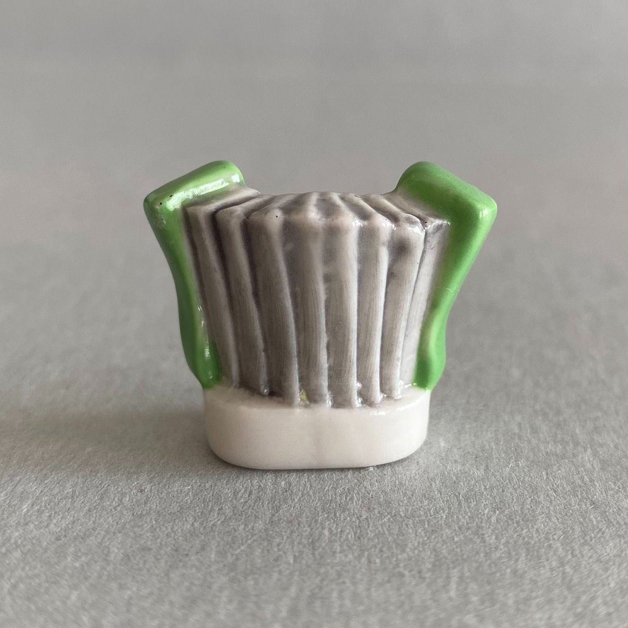 音楽祭のフェーブ／楽器／ギター／フランス雑貨／陶器ミニチュア