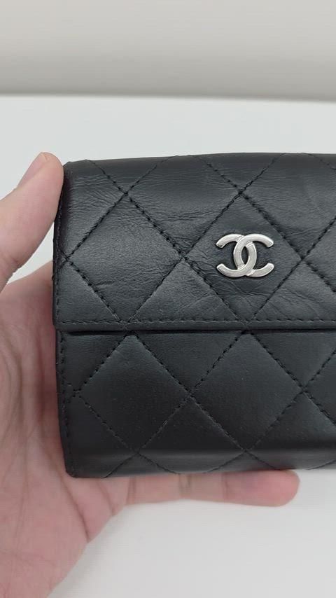 シャネル ブラック キルティング 二つ折り財布