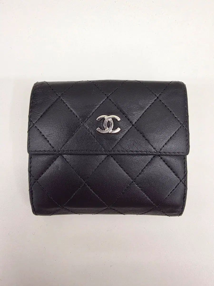 シャネル ブラック キルティング 二つ折り財布