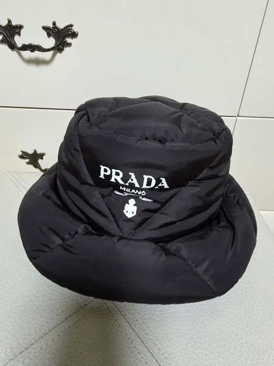 PRADA プラダ ブラック ダウン バケットハット