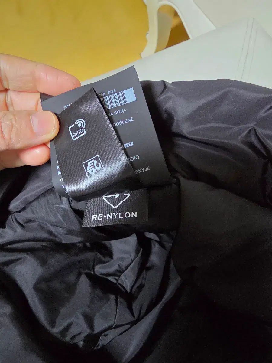 プラダ ブラック