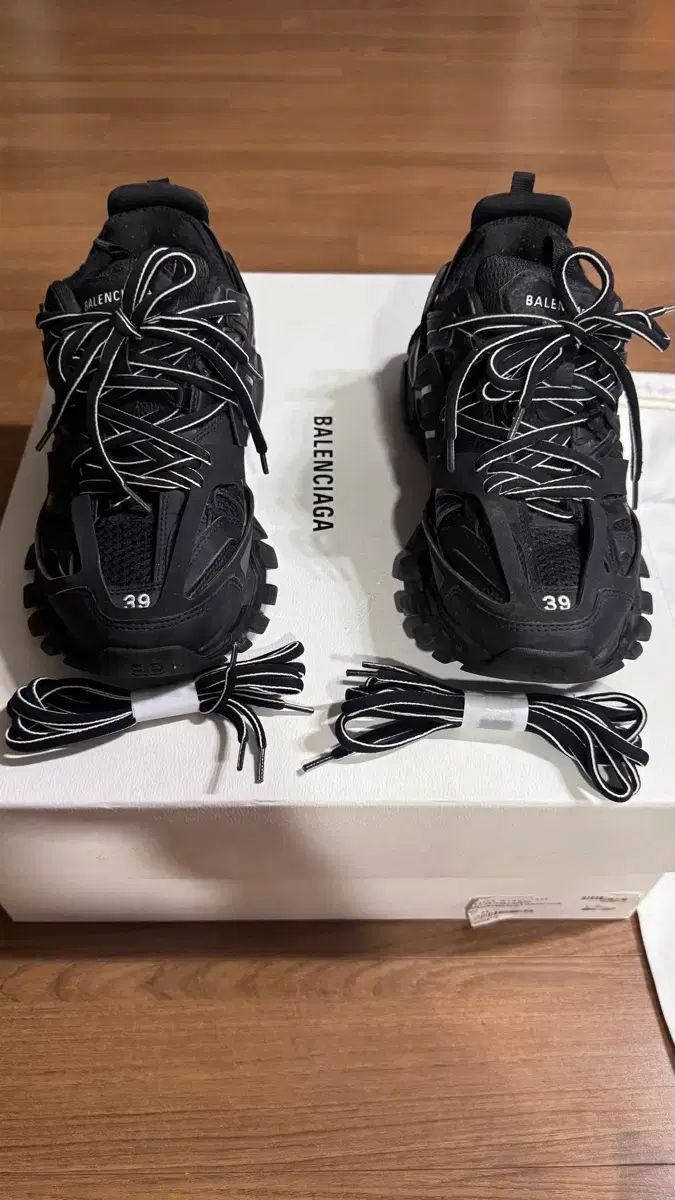 バレンシアガ トラック ブラック スニーカー 39 サイズ - メルカリ