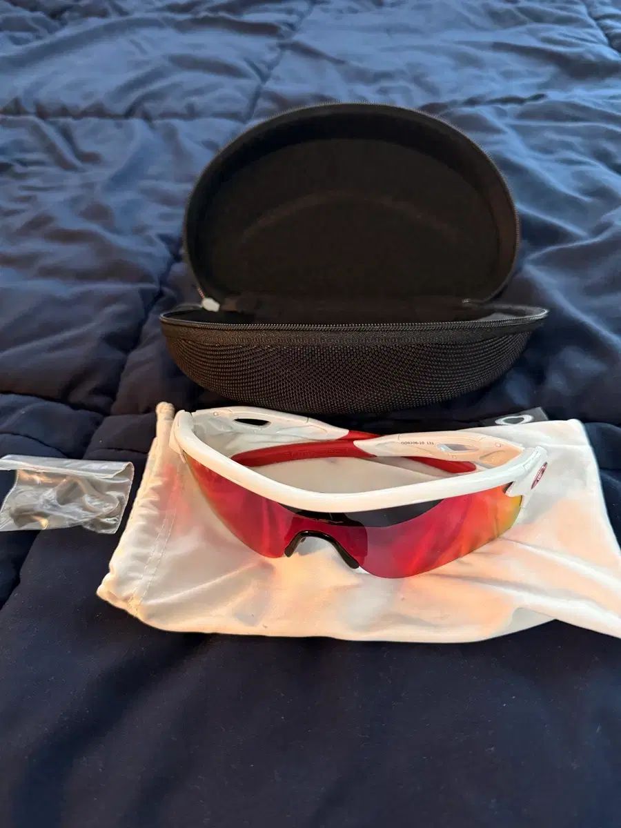 ヤマ Oakley RADAR LOCKスサングラス ホワイト・レッド 楽天市場】OAKLEY オークリー RADARLOCK レーダーロック サングラス