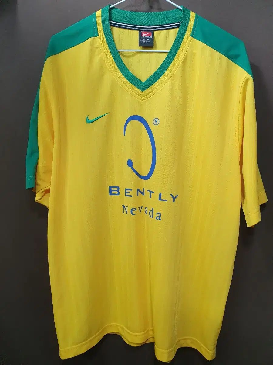 ナイキ イェロー/グリーン Bently Nevada 半袖 Tシャツ