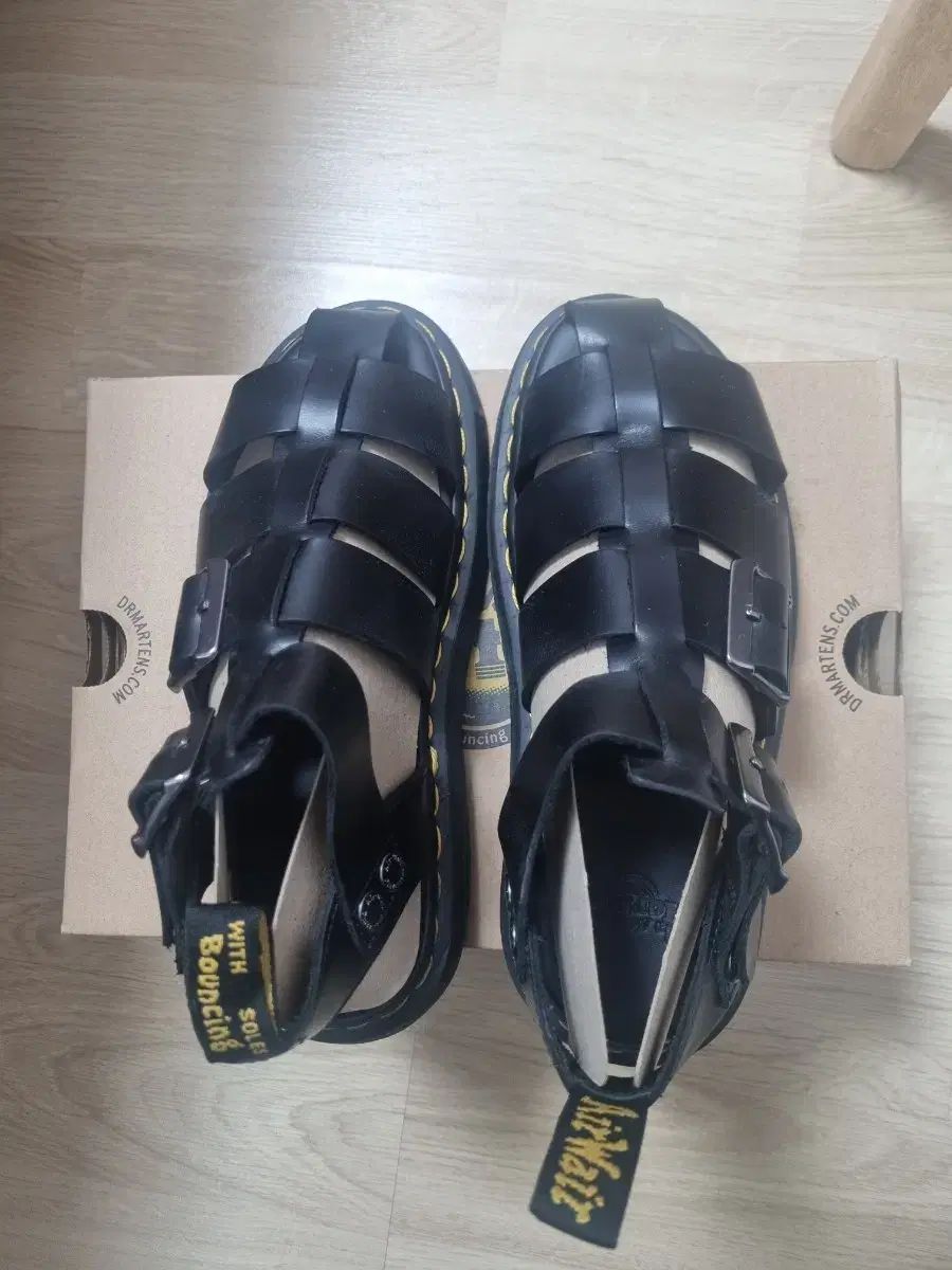 DR MARTENS ドクターマーチン ブラック グラディエーター サンダル