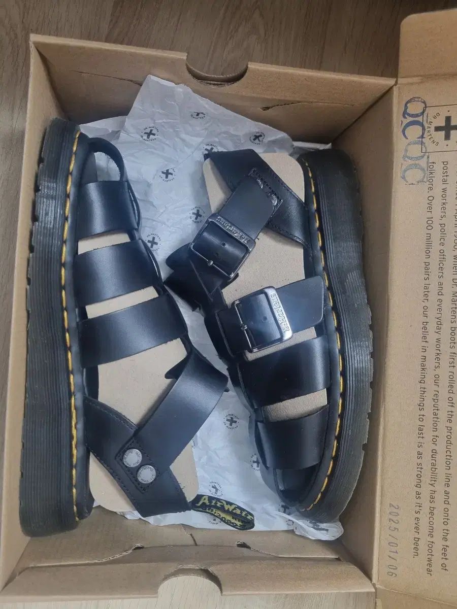 DR. MARTENS ドクターマーチン ブラック グラディエーター サンダル