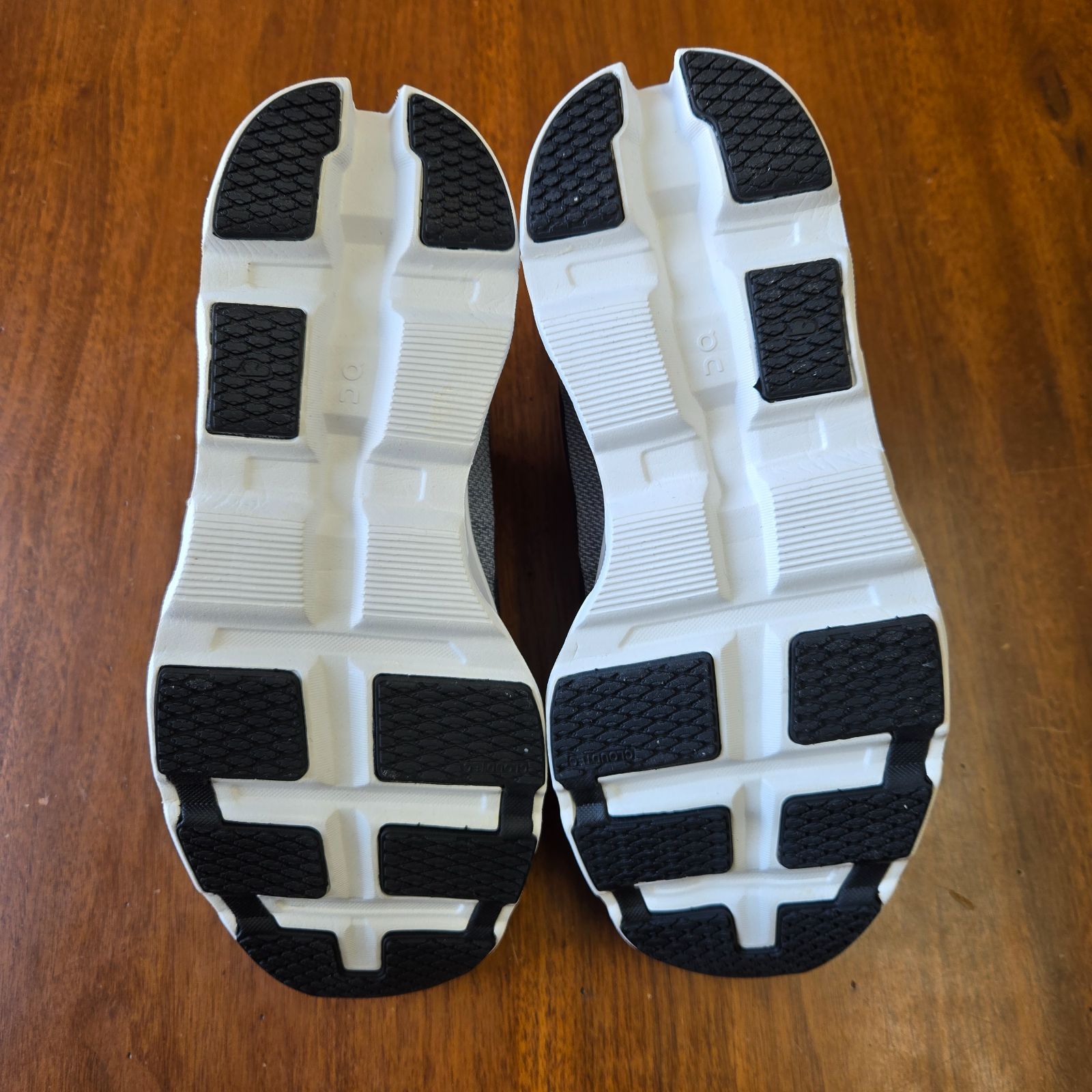 On【オン】クラウドモンスター2 ブラック ランニングシューズ on