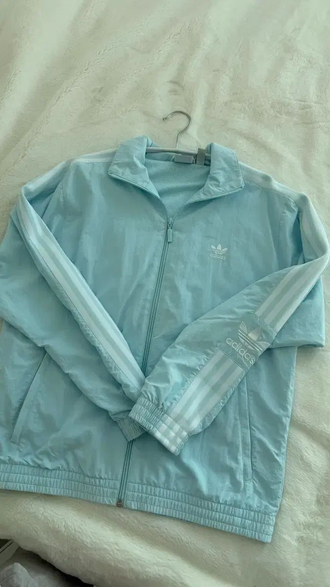 実物 アディダス WIND AND WISH ウィンドブレーカー スカイ