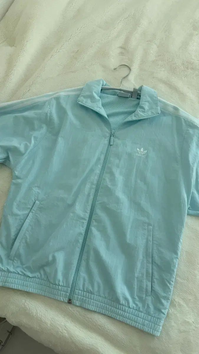 実物 アディダス WIND AND WISH ウィンドブレーカー スカイ