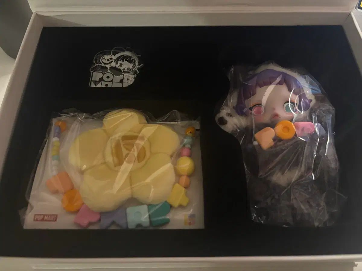 POP MART (ポップマート) 15周年 Skull Panda (スカルパンダ) 従業員