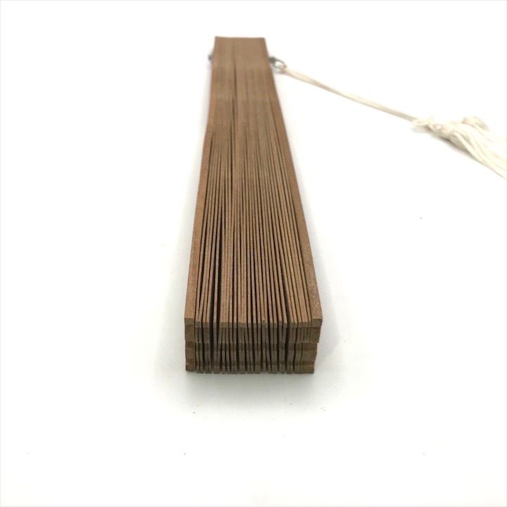 未使用品 白檀扇子 透かし彫り 高級 扇子 香付き 木箱 ブラウン