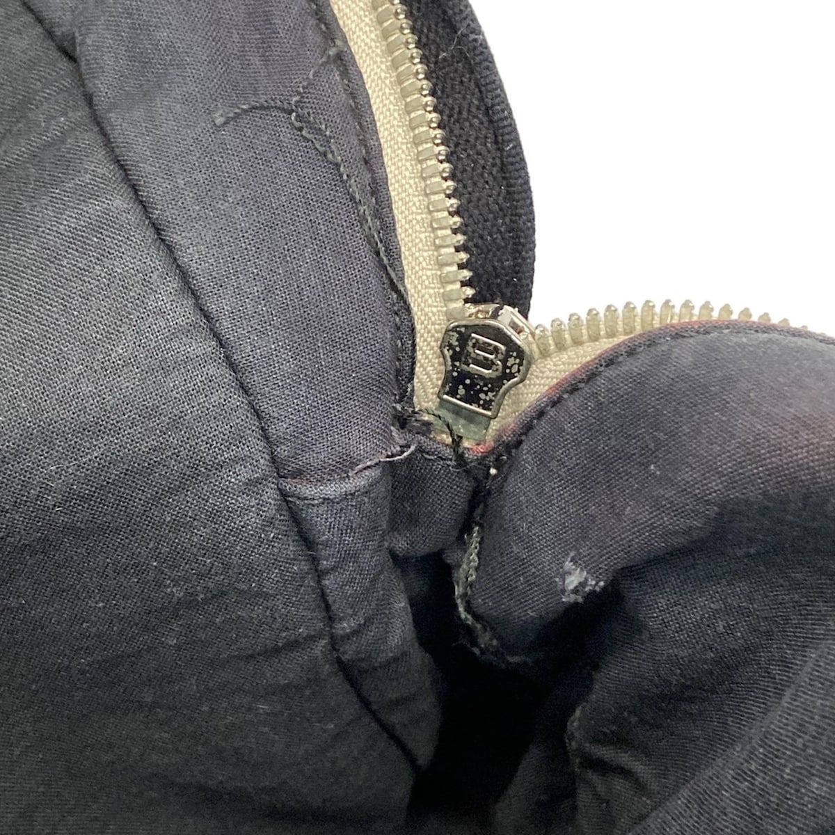 409010 アイボリー×黒