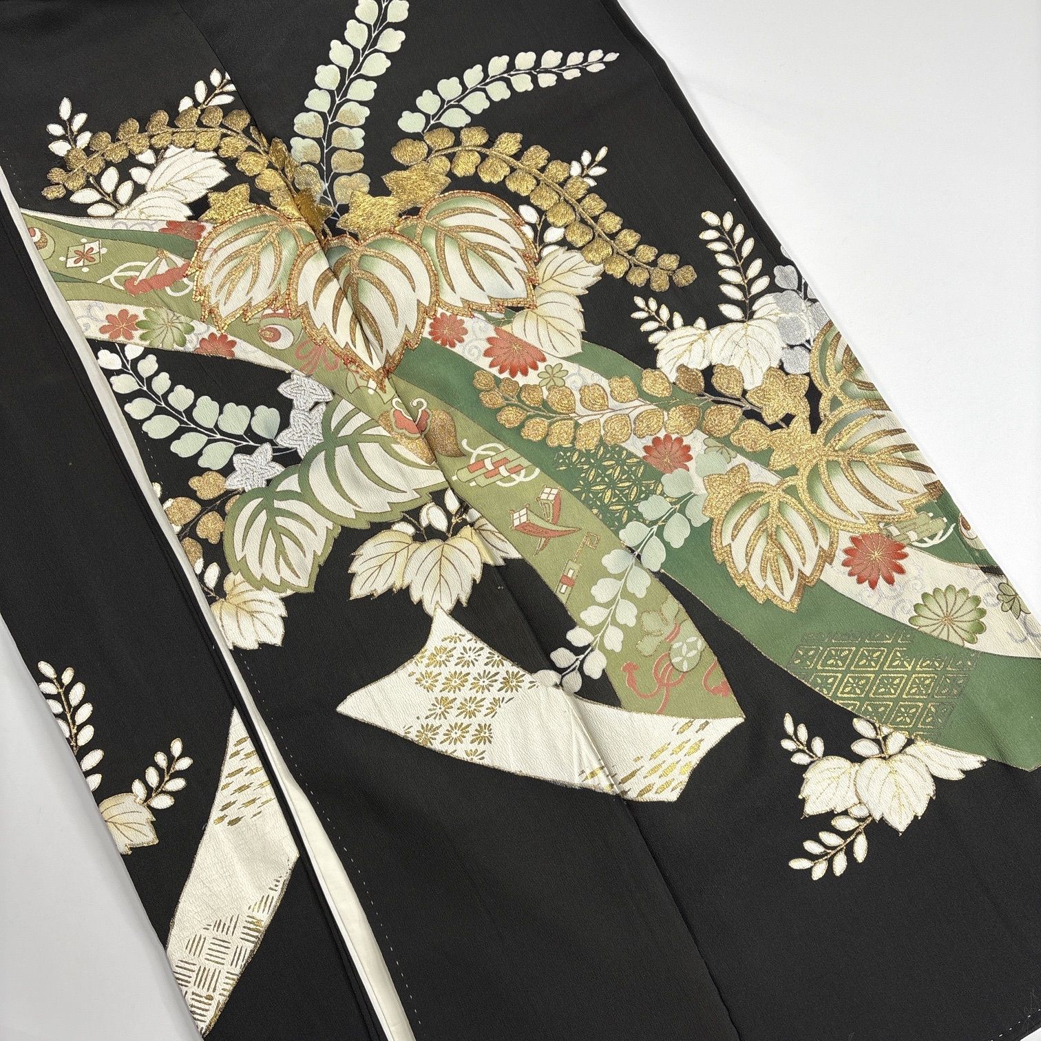 着物まとめ売り　正絹振袖4枚　留袖1枚　着用可　リメイク素材　目立った汚れなし 振袖 4枚 正絹 着物まとめ売り 同梱購入歓迎 リメイク用 着付け練習用