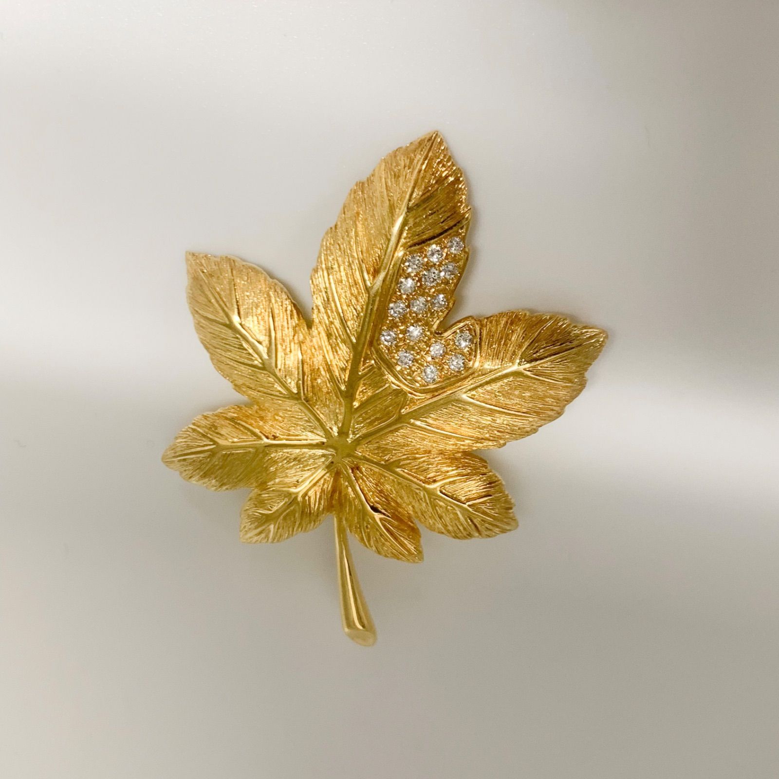 ミキモト リーフ 葉っぱモチーフ ダイヤ0.21 ct K 18ブローチ 750 YG