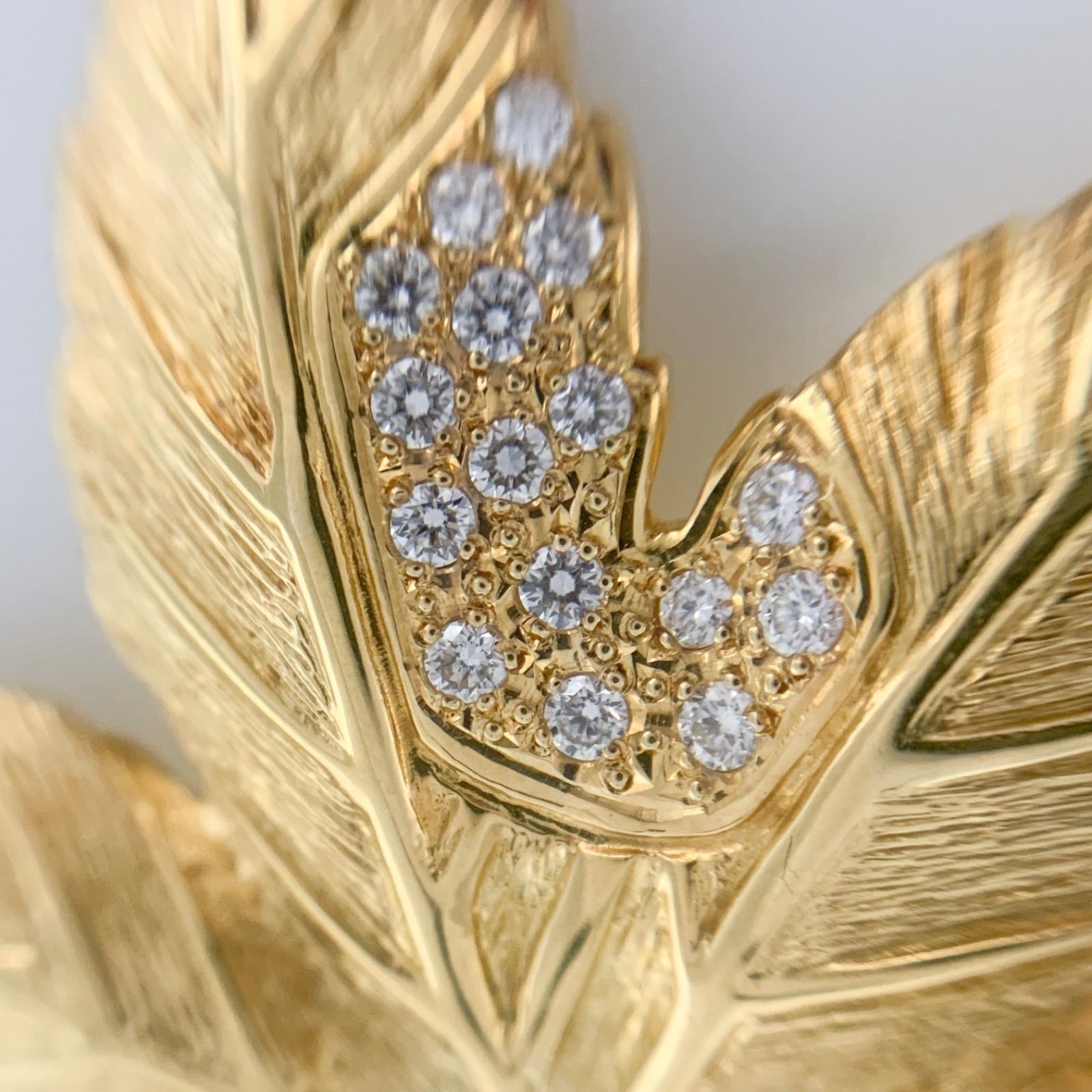 ミキモト リーフ 葉っぱモチーフ ダイヤ0.21 ct K 18ブローチ 750 YG