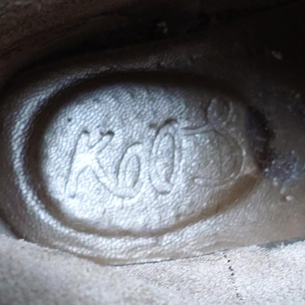 - ダークブラウン