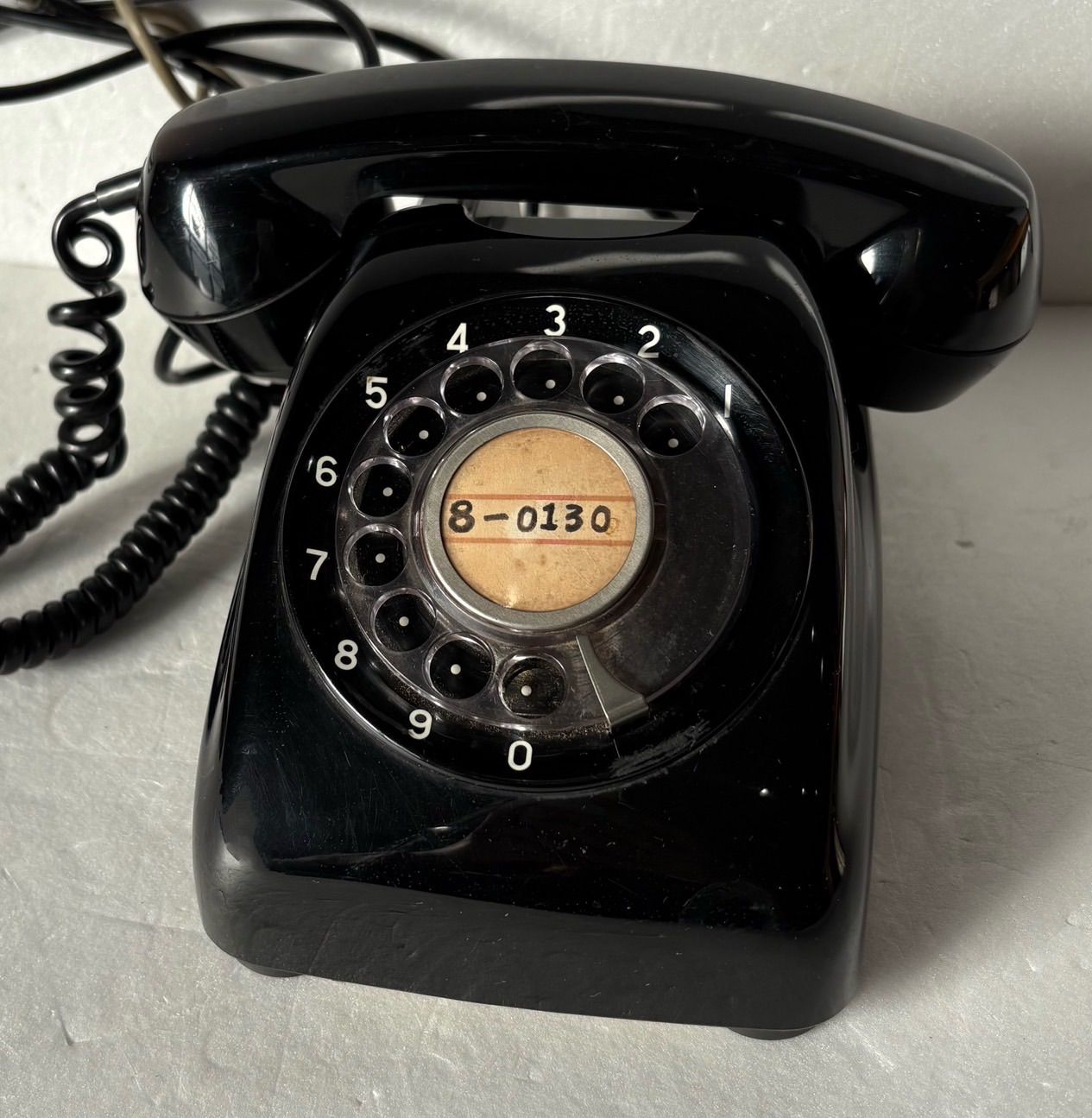 黒電話 ダイヤル式】昭和レトロ 昭和60年 日本電信電話（株） - メルカリ