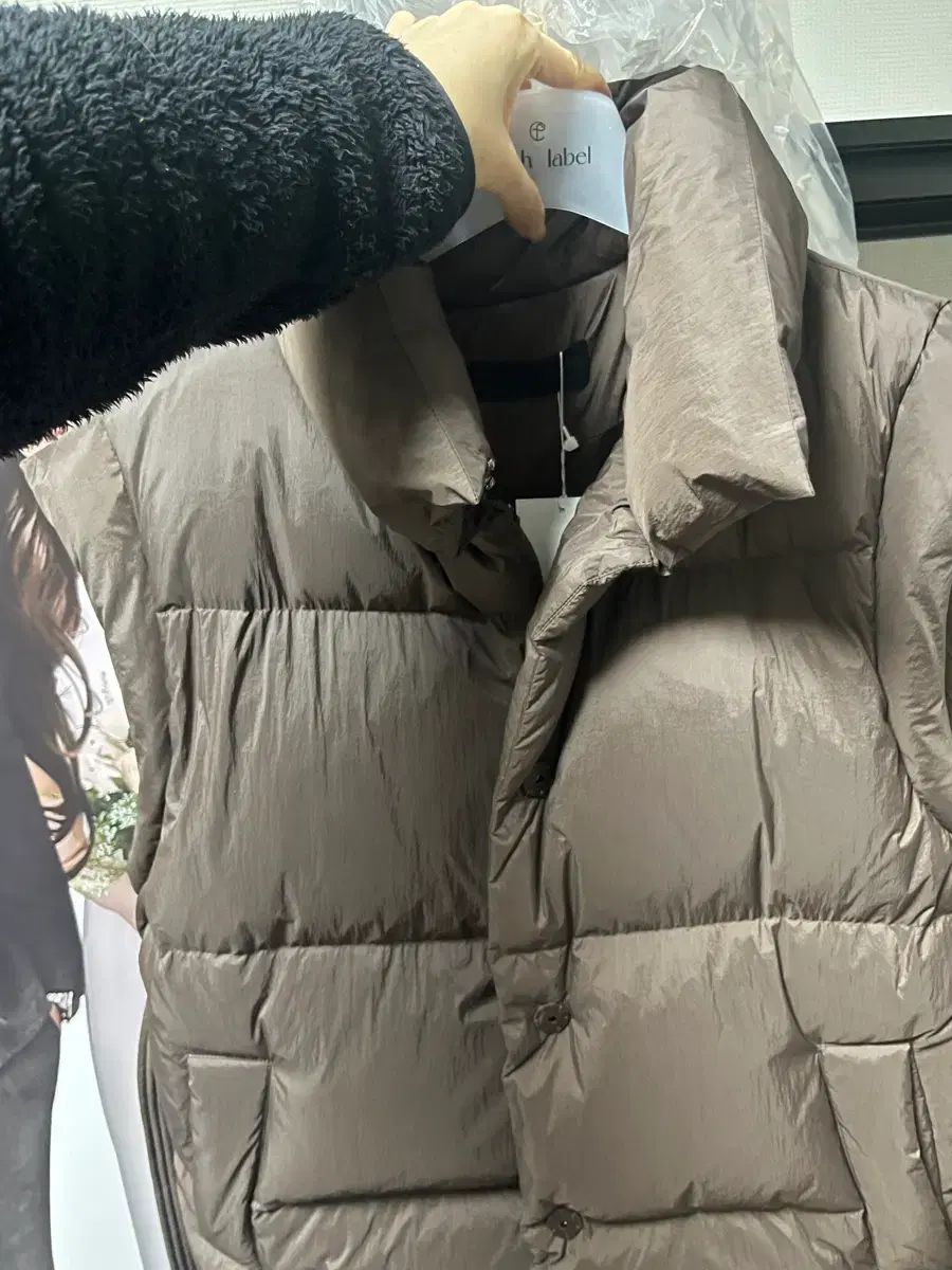 フレッシュラベル トープ ダウン ベスト ブラック ブラウン