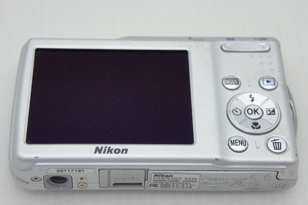 Nikon ニコン COOLPIX S210 コンパクトデジタルカメラ シルバー 元箱付