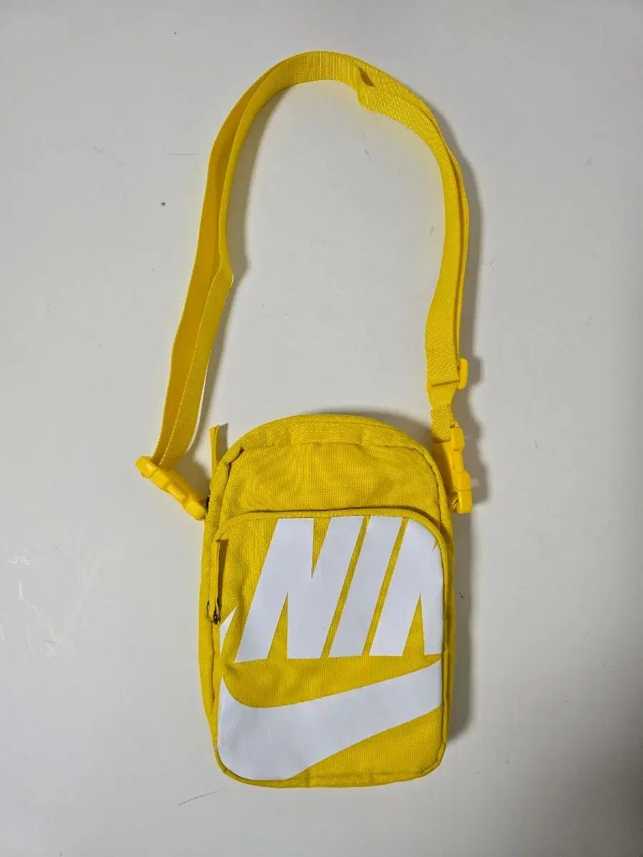 ナイキ キッズ イエロー メッセンジャーバッグ ミニ クロスバック 1218