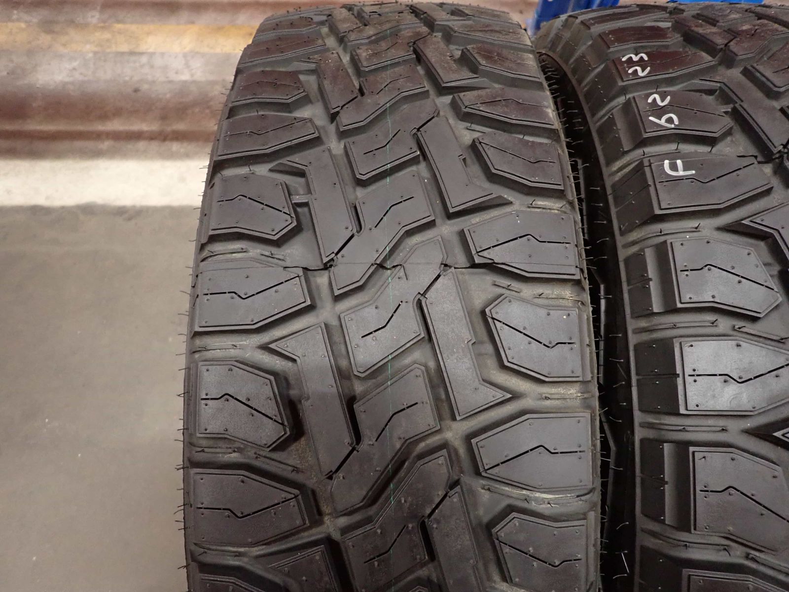 夏4本SET 会社宛 265 70 R 17 112 109 LT トーヨー オープンカントリーR T 製 ホワイトレター バリ溝 FJクルーザー NO F 6223