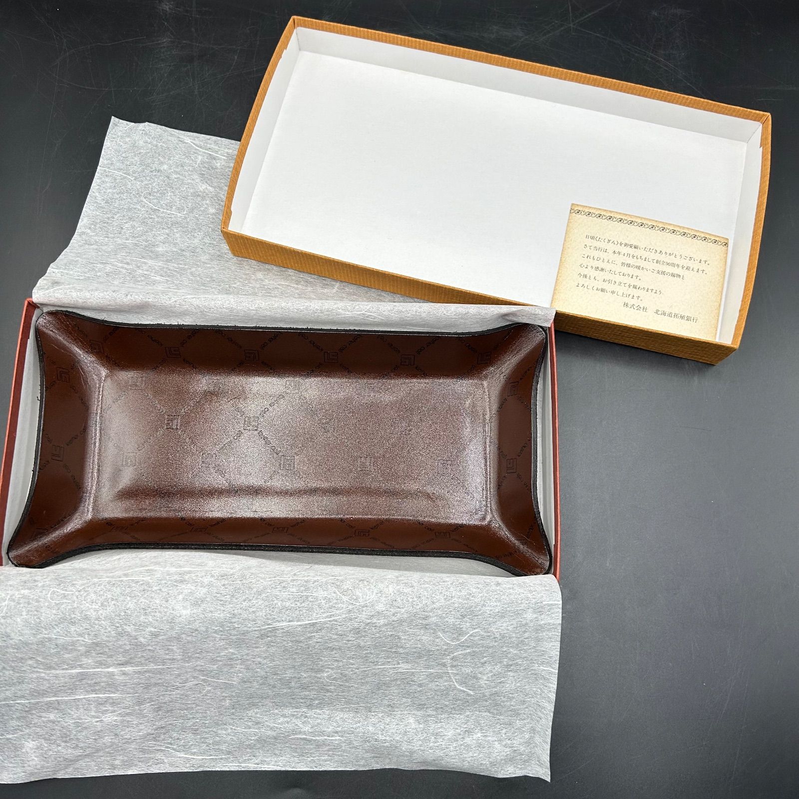 M》美品 北海道拓殖銀行 たくぎん 90周年記念品 トレイ 革 ノベルティ