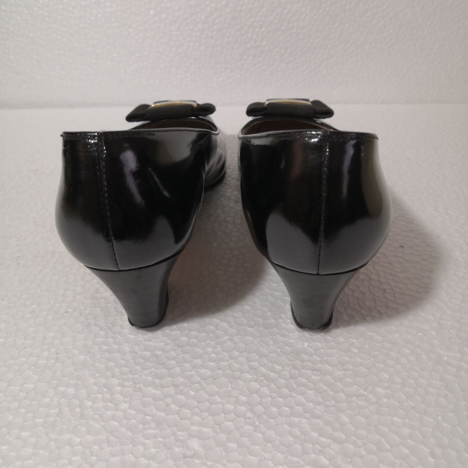 SalvatoreFerragamo サルヴァトーレフェラガモ Vara ヴァラ エナメル 