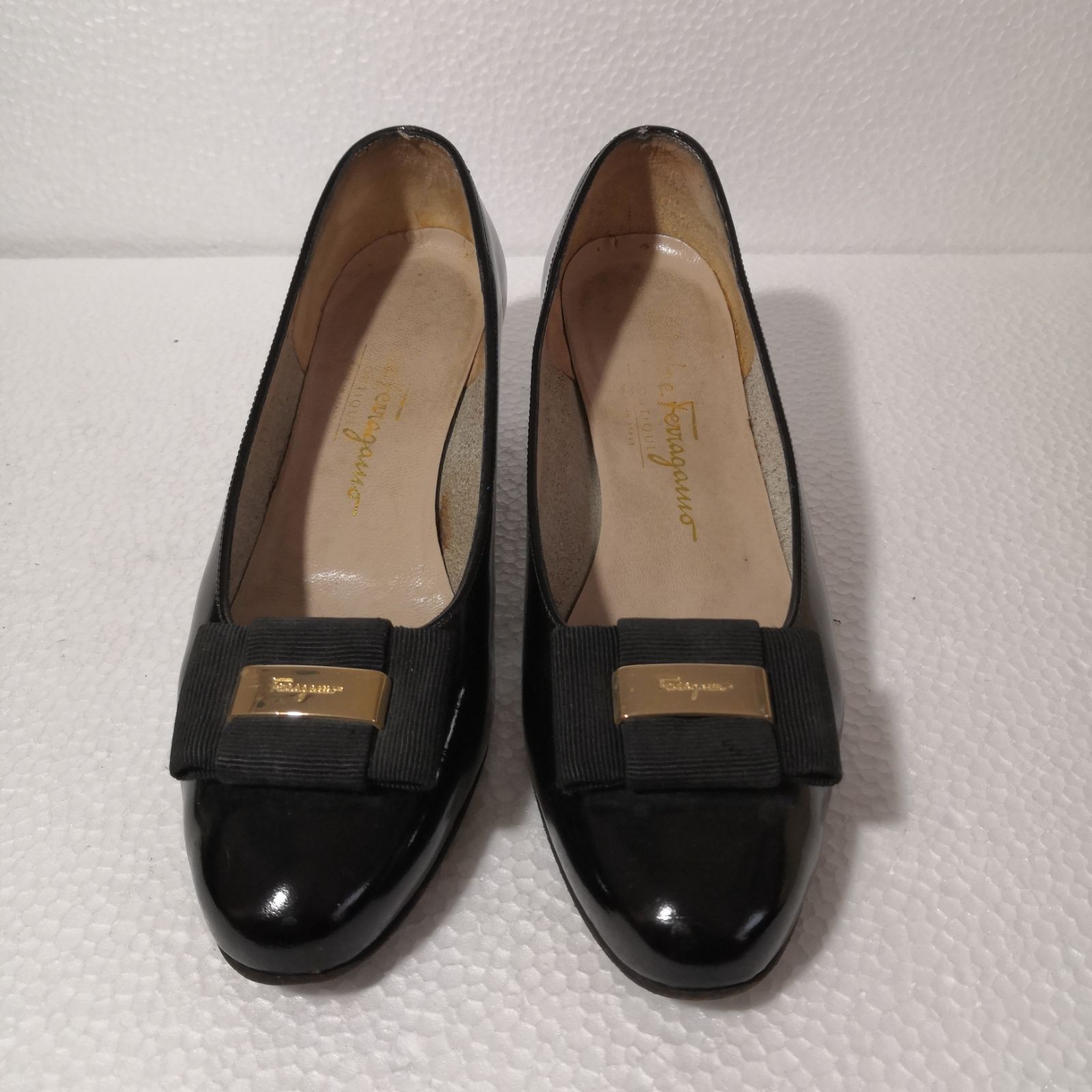 未使用　サルヴァトーレフェラガモ　ゴールドカラーロゴ　黒色　パンプス　5 1/2 FERRAGAMO（フェラガモ） サルヴァトーレ パンプス シューズ 靴