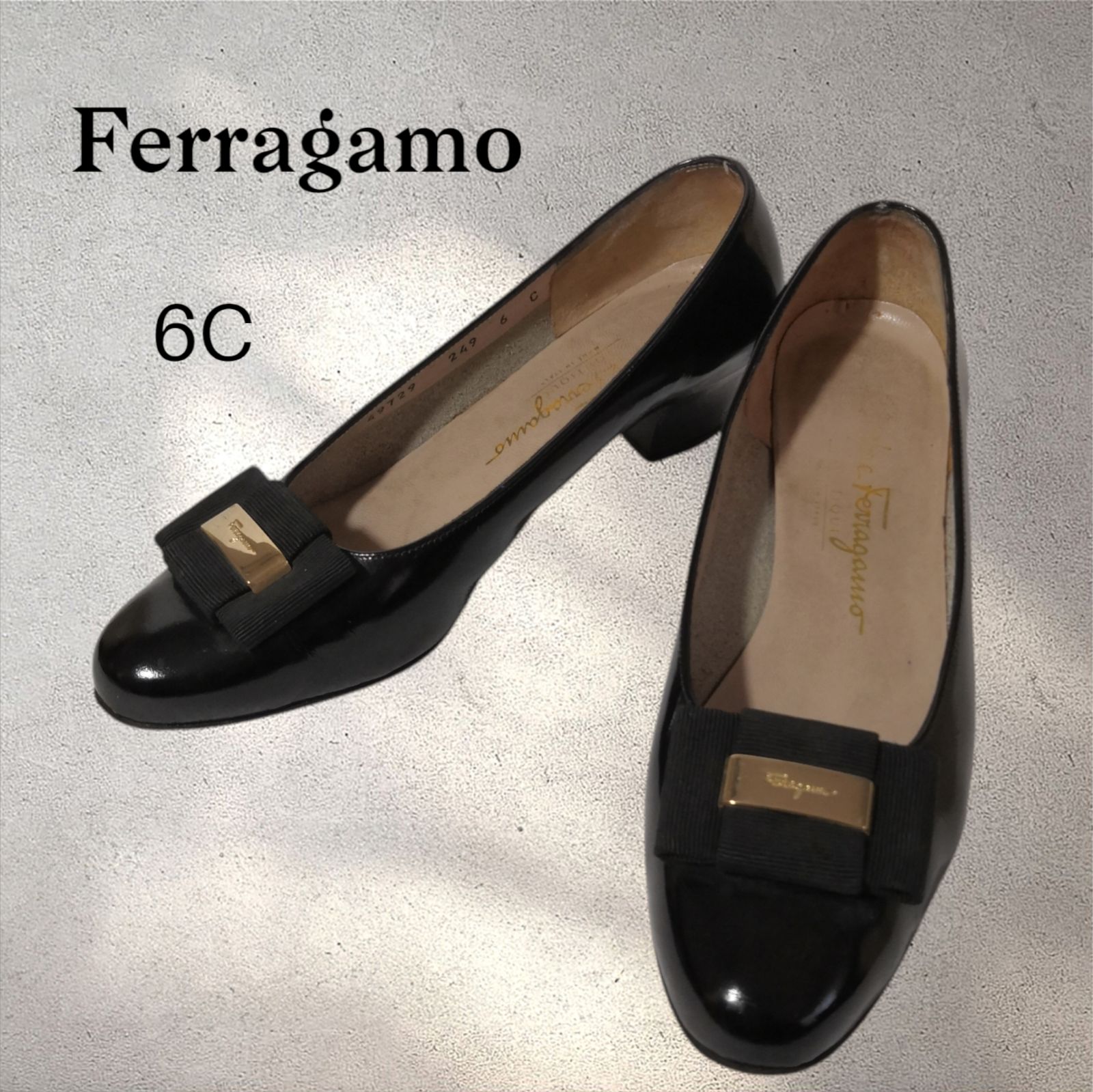 SalvatoreFerragamo サルヴァトーレフェラガモ Vara ヴァラ エナメル 