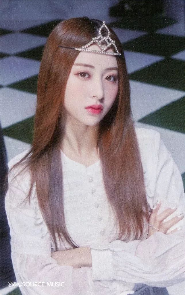 ユジングッズ 中古】コレクションカード(女性) LE SSERAFIM/HUH YUNJIN(ホ・ユンジン