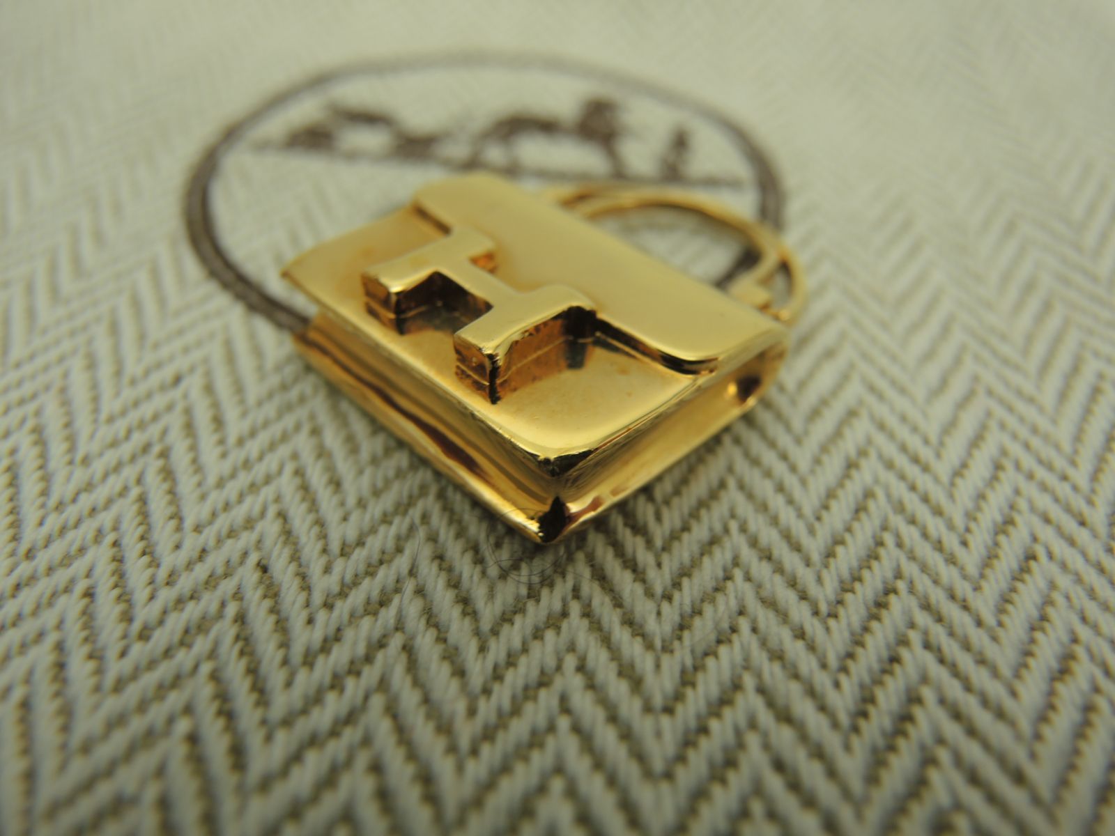 コンスタンス ゴールド