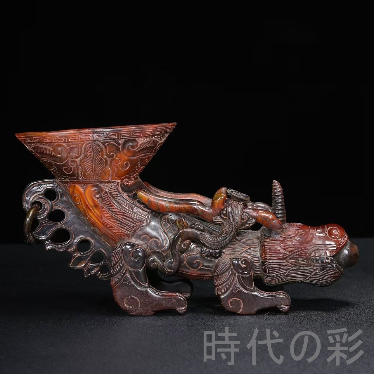 中国古美術『珍蔵 牛角彫刻 瑞獣托杯 一対』牛角工芸 対物 霊獣 酒道具