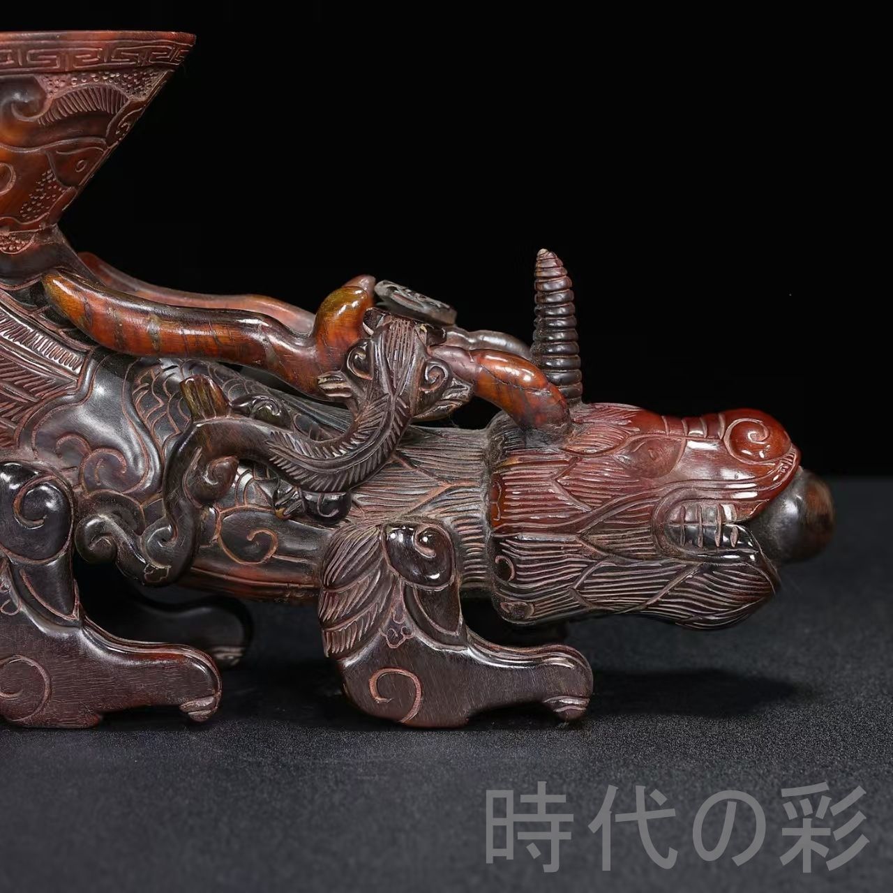 中国古美術『珍蔵 牛角彫刻 瑞獣托杯 一対』牛角工芸 対物 霊獣 酒道具