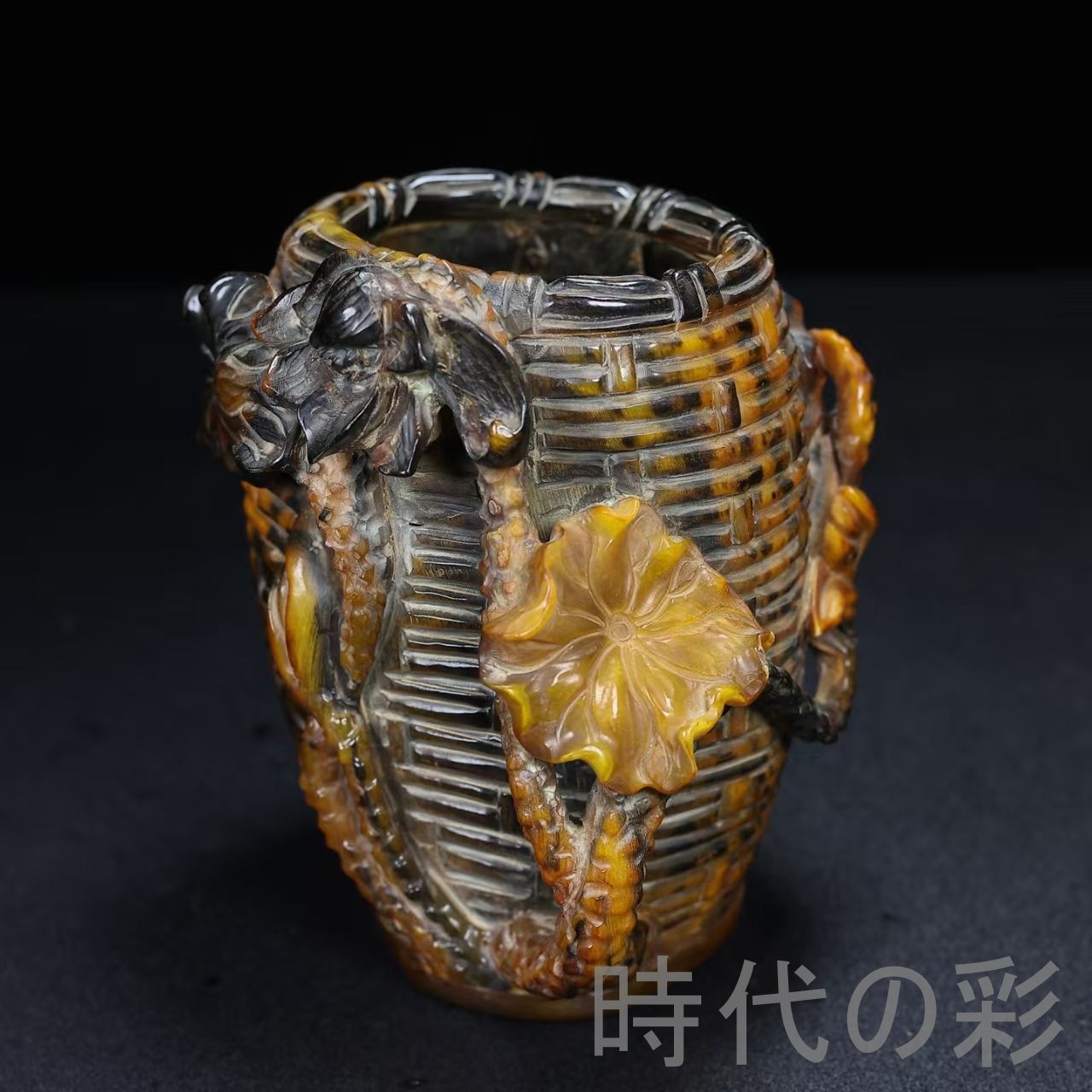 ♦天然石 古作 ヴィンテージ 手彫り 瑪瑙 寅 ループタイ 工芸品 骨董品 ソープストーン入れ子透かし彫り鼻上げ象｜マライカ公式通販