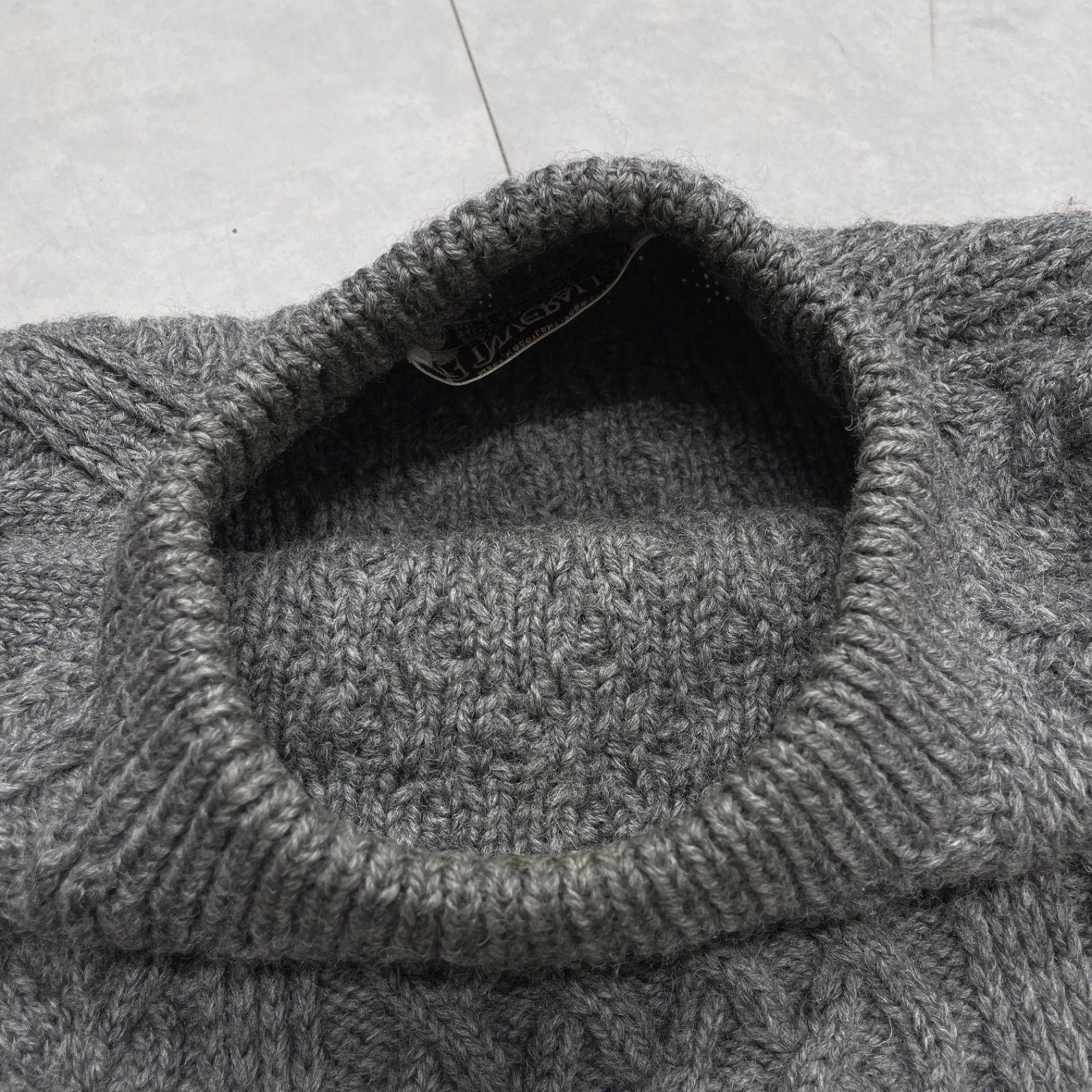 INVERALLAN インバーアラン ニットトップス ケーブル編み クルーネック