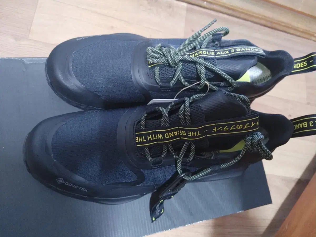 アディダス NMD V 3 GORE-TEX 280