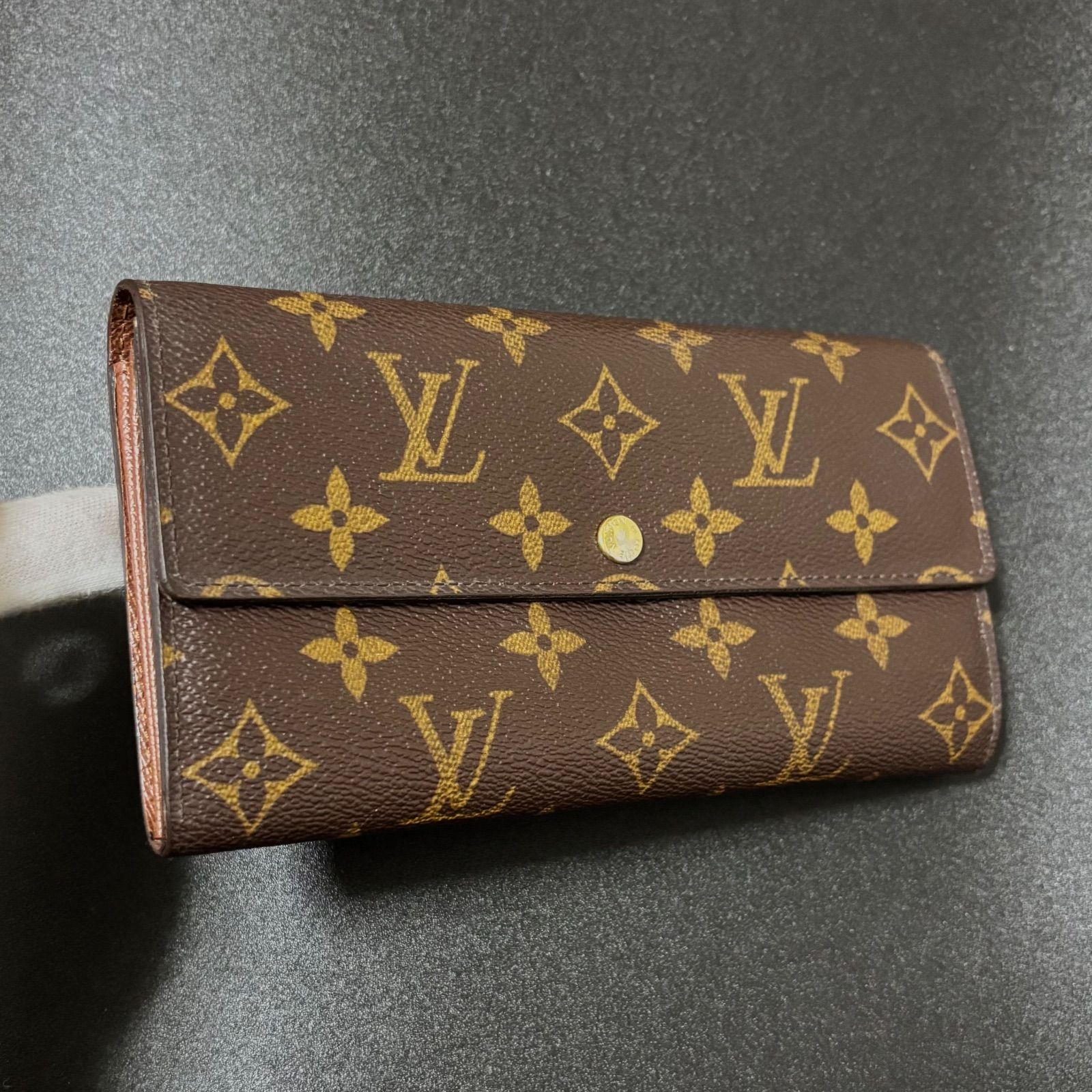 u 18 ポルトフォイユ サラ Louis Vuitton ルイ ヴィトン 2つ 折り 二つ折り フラップ ボタン 式 長 財布 ウォレット コインケース 小銭入れ 付き モノグラム