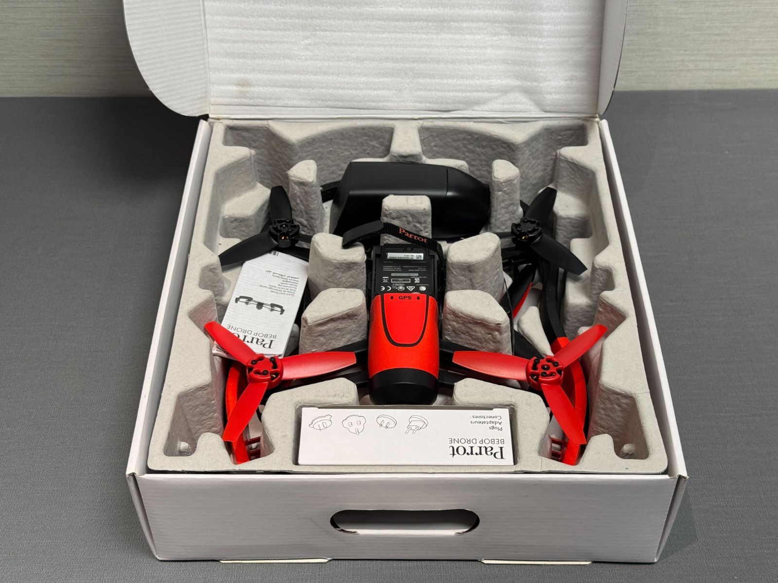 名機】Parrot Bebop Drone レッド 1400万画素カメラ フルHD空撮 - メルカリ