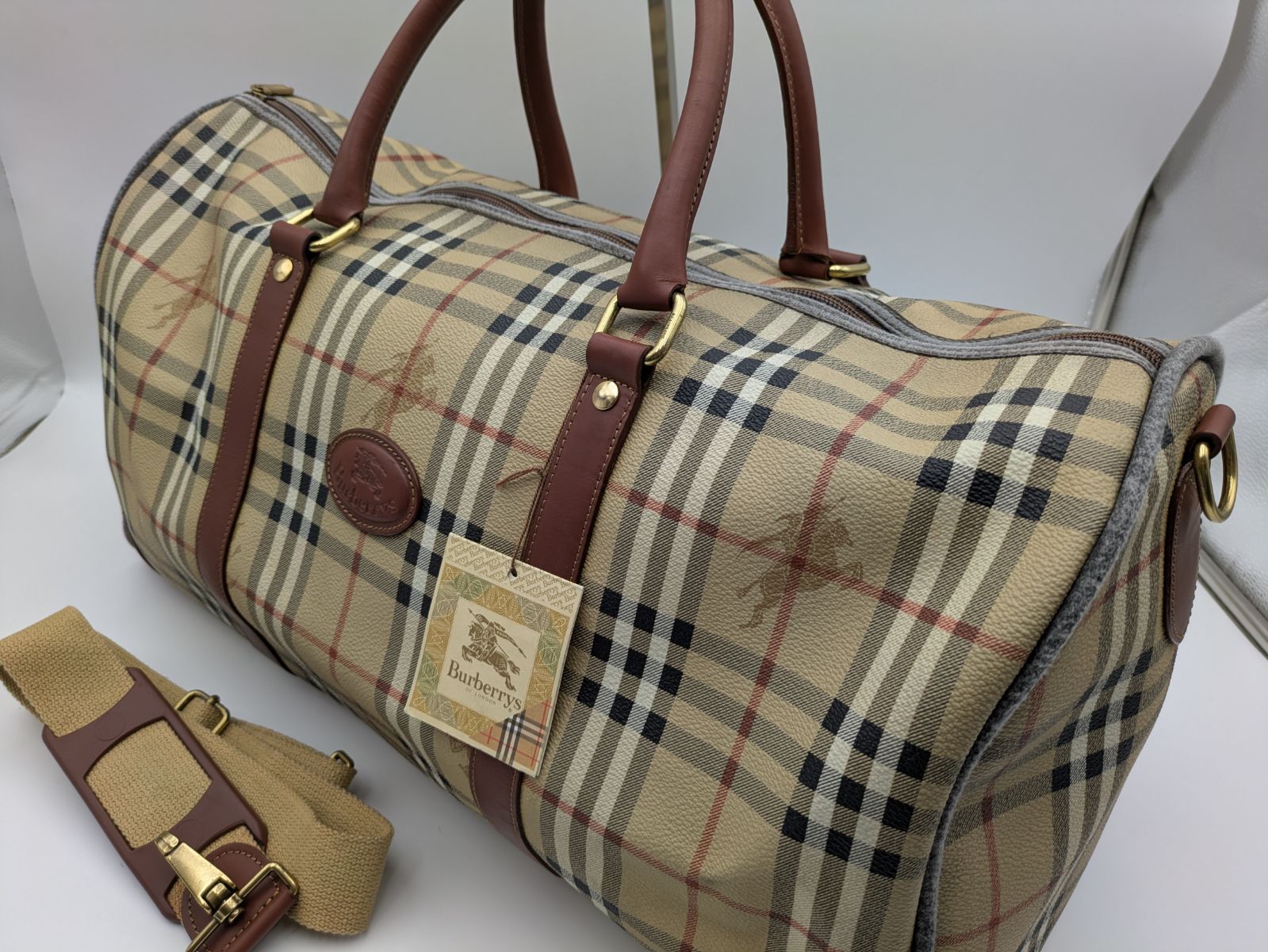 バーバリーズ ボストンバッグ ノバチェック PVC 本革 ショルダーストラップ バーバリーズ ボストンバッグ ノバチェック PVC 本革 ショルダー