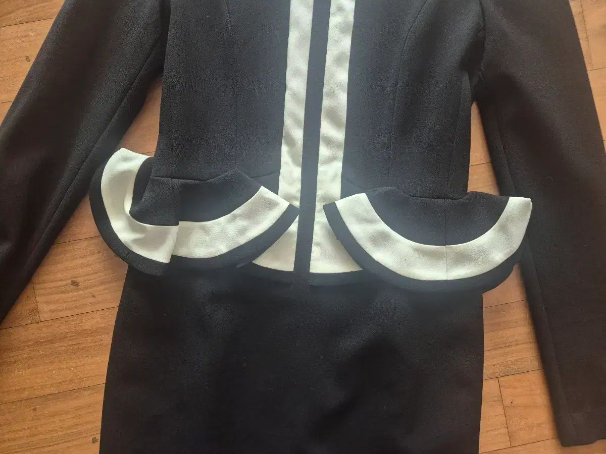  ミシャ ブラック アンド 白 チュール プラム PLUM ONE PIECE 長袖 七分袖 ひざ丈ワンピース