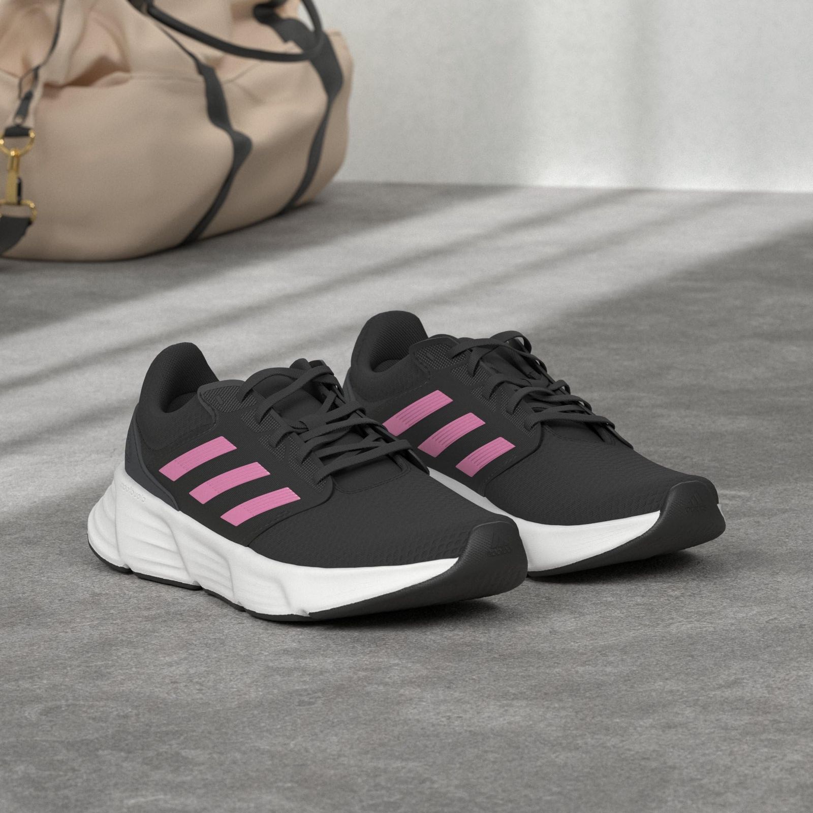 アディダス ランニングシューズ GLX 6 LIU 99 レディース コアブラック ブリスピンク カーボン IE 8149 23.5 cm