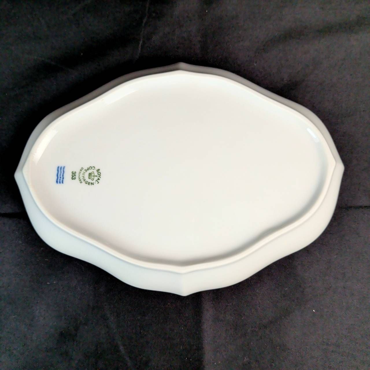 ロイヤルコペンハーゲン ホワイトフルーテッドハーフレース 舟形