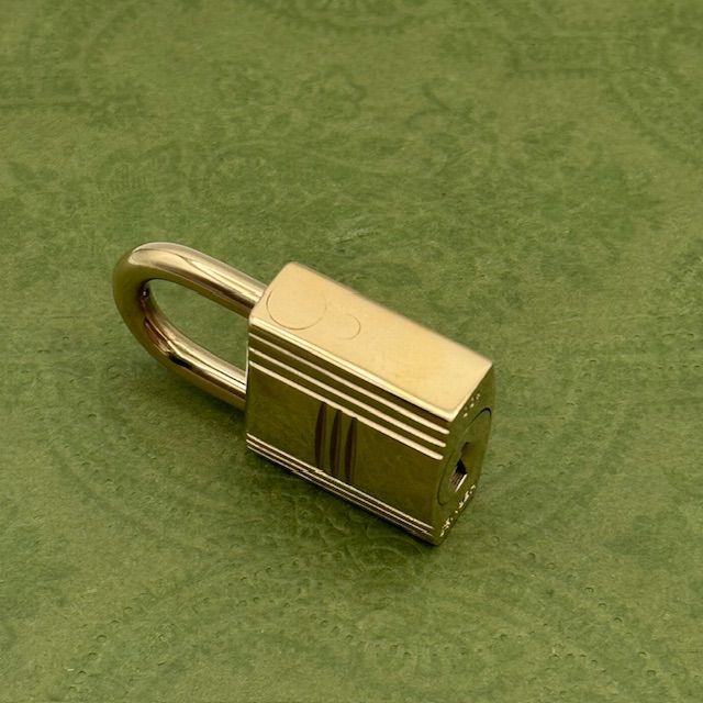 HERMES カデナ ゴールド 104番 チャーム キーホルダー 05-105 HERMES カデナ ゴールド 100番 チャーム キーホルダー 124527 - メルカリ