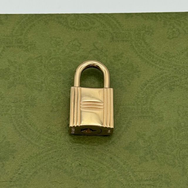 HERMES カデナ ゴールド 100番 チャーム キーホルダー 124527 - メルカリ