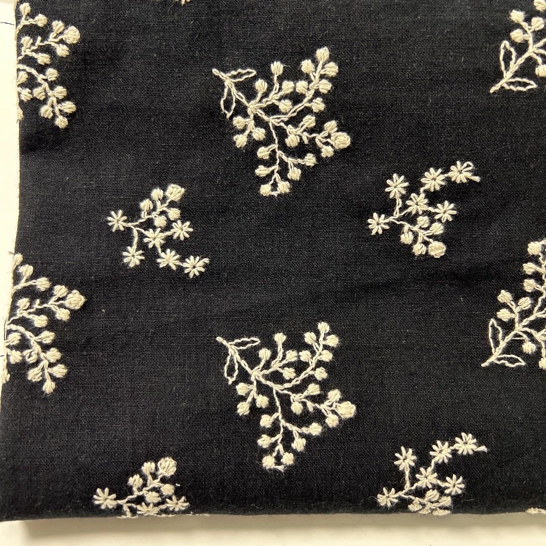 *生地、刺繍一覧 縦100cm×横95cm 刺繍生地 クロ NO，610 - メルカリ