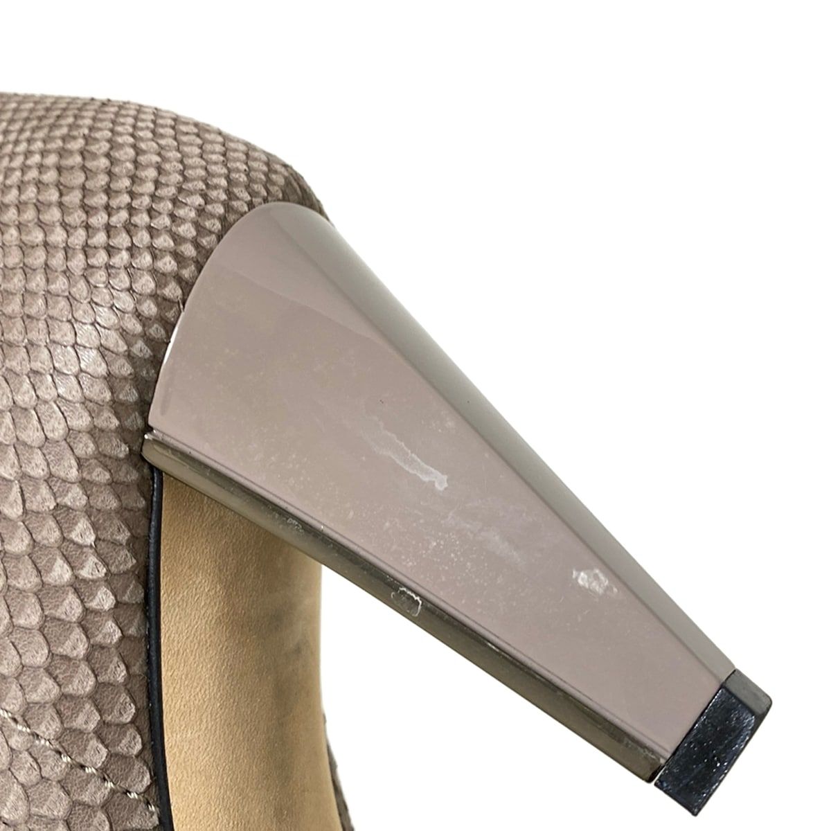 ピンクベージュ