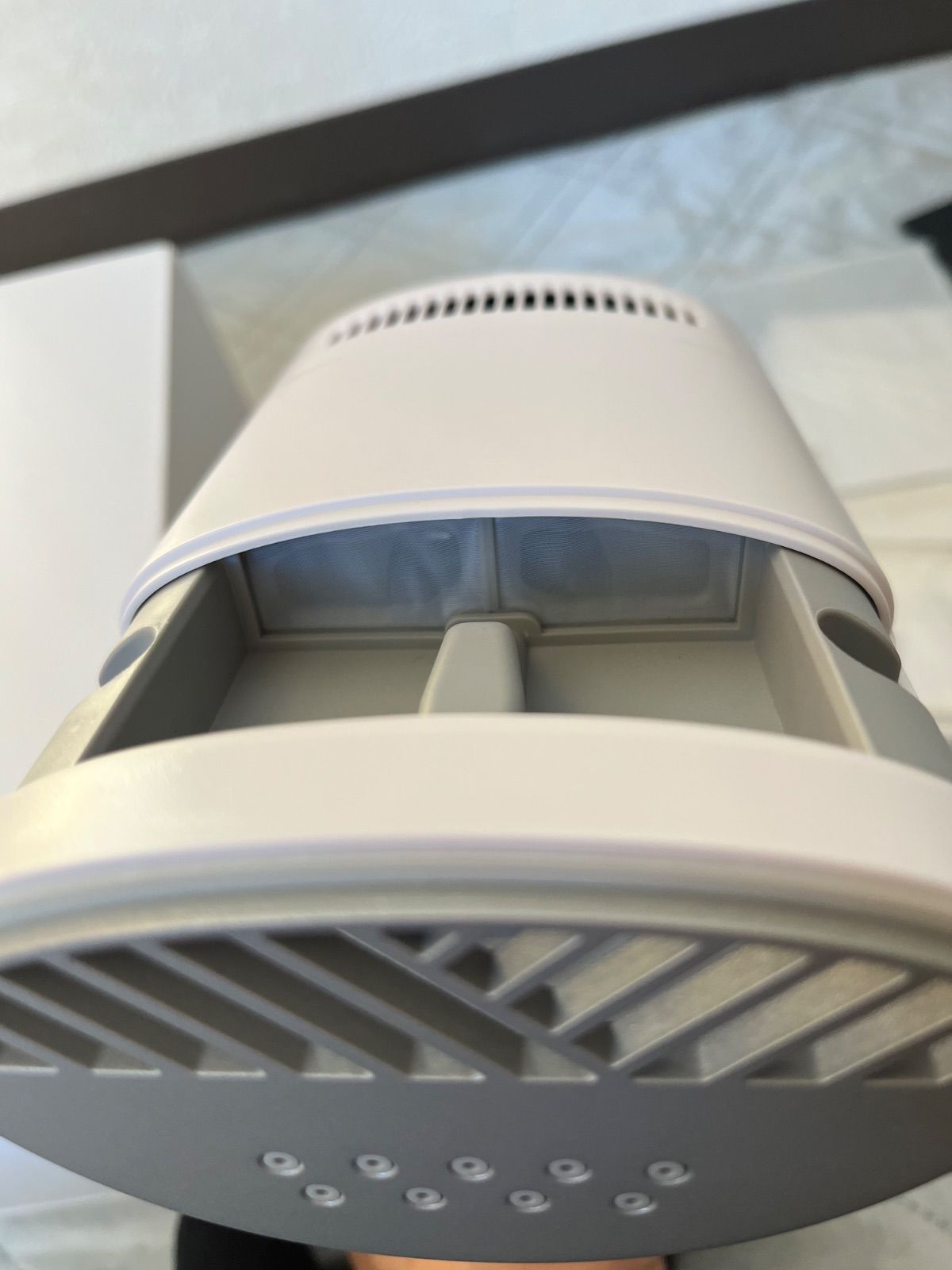  Morus V 6 吸着式衣類スチーマー スチームアイロン 20秒即熱 片手操作 時短ケア 3段吸着力調整 脱臭 除菌 花粉低減 急速クールダウン 170 ml PSE認証済 家庭用 外出前速攻ケア コンパクト設計 旅行出張用 プレスもできる2 WAY ホワイト アイロン 衣類ケア家電