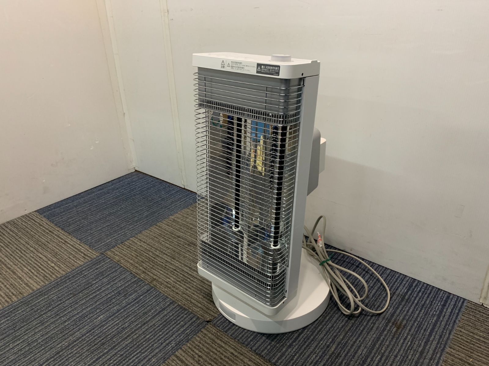 ダイキン 遠赤外線暖房機 セラムヒート -W 電気ストーブ 暖房器具